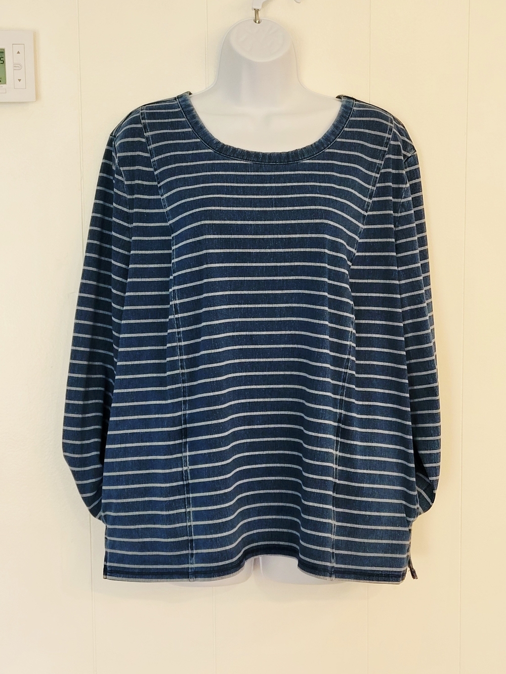d&co.  Long Sleeve  Tunic Top Wirh Pockets